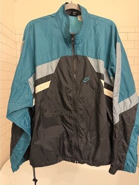 1900’s Nike Men’s forest green, gray & black Colorblock Windbreaker Jacket
